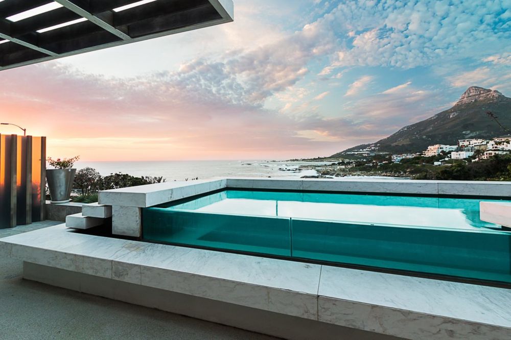 Photo 2 of Victoria Rd Luxury Apartment 101 accommodation in Camps Bay, Cape Town with 1.5 bedrooms and 2 bathrooms