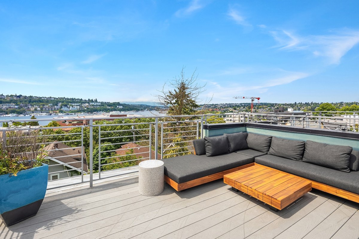 Spectacular Views 3 Bedroom Home w/ Rooftop, AC gallery image 4