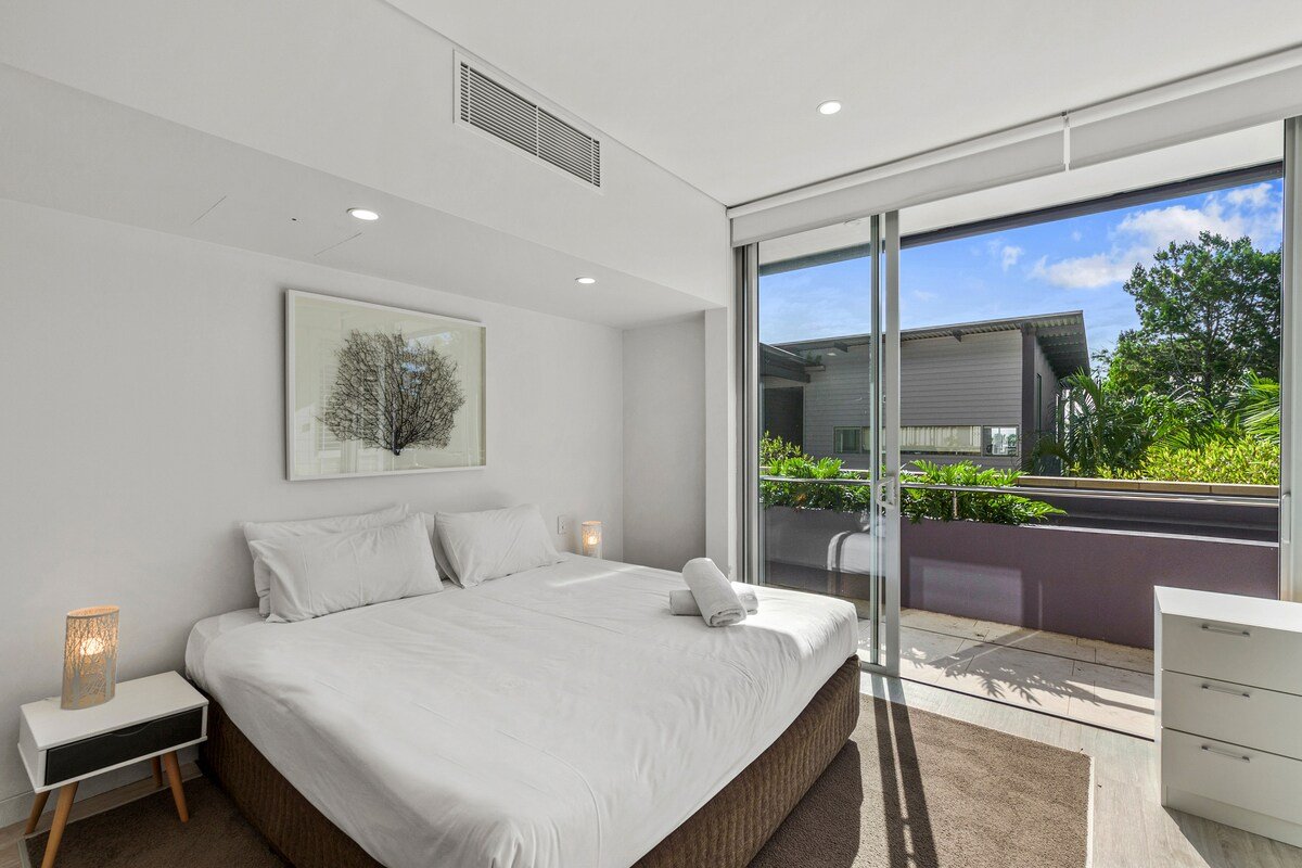 Stunning 2 Storey Apartment with Ocean Views gallery image 4