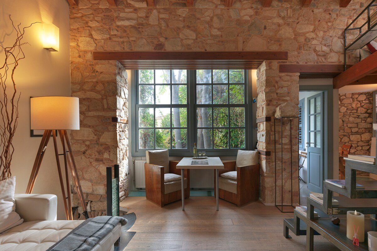 Live in the Acropolis’ Shadow-now w/ super Terrace gallery image 3