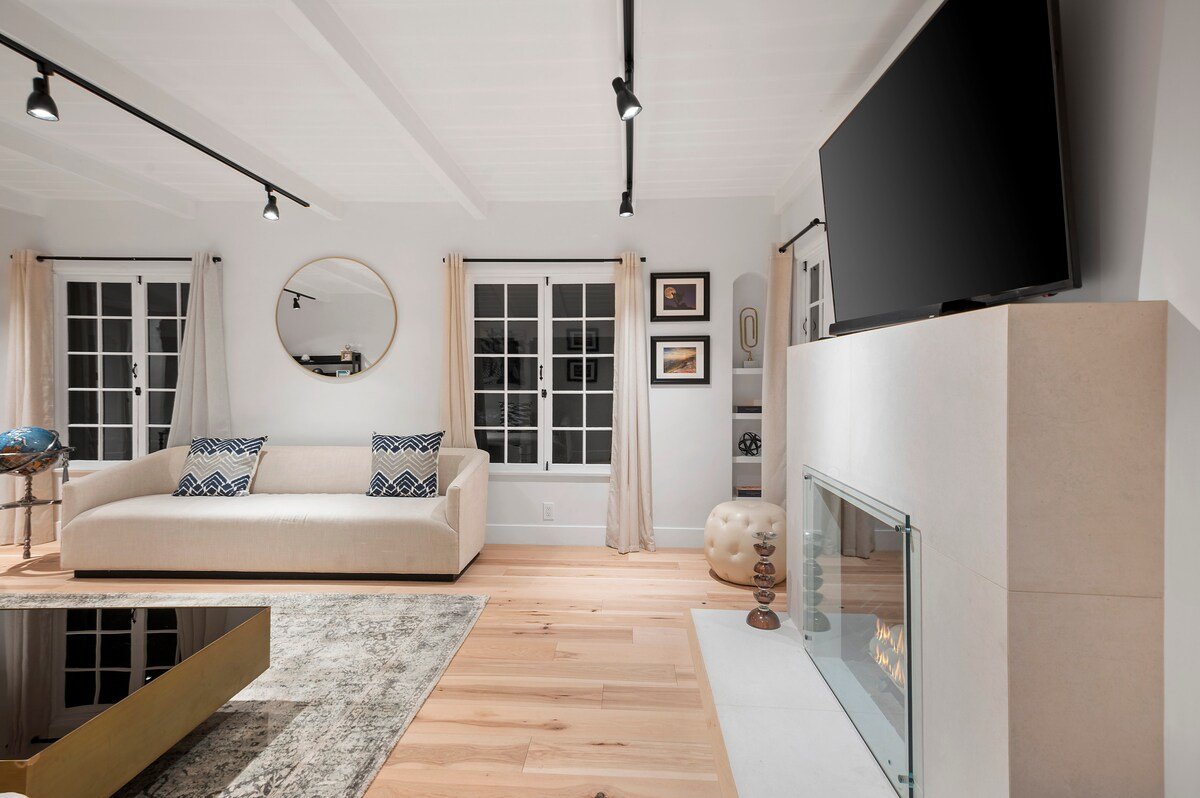 Chic 4BR Oasis in Studio City:Toluca Lake Adjacent gallery image 5