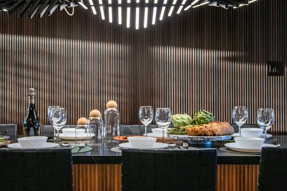 Resort Style Designer Home by the Strip +Pool +SPA gallery image 5