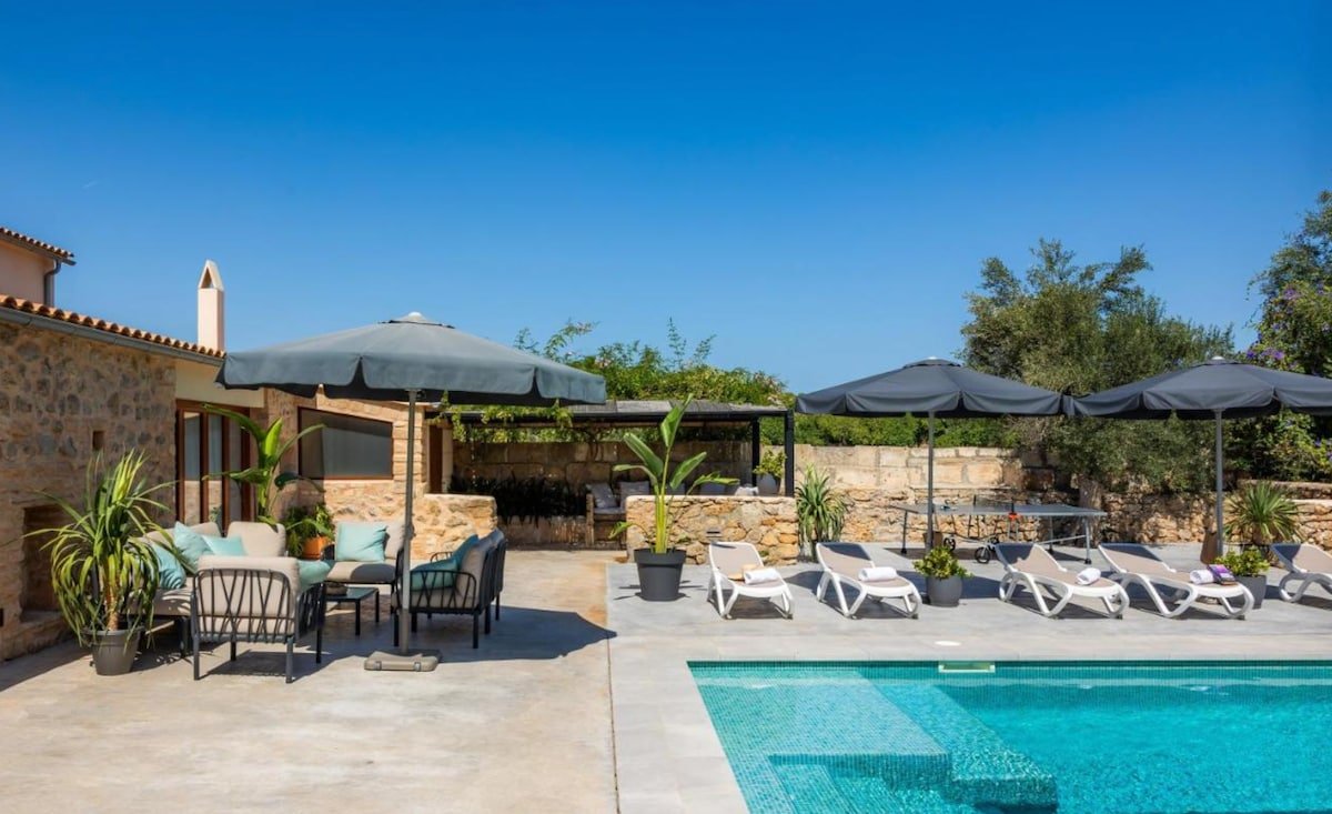 Can Caragol de Dalt (fantastic villa) gallery image 3