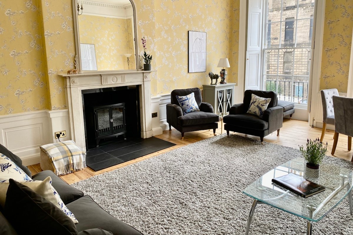 Newly upgraded flat in World Heritage location gallery image 2