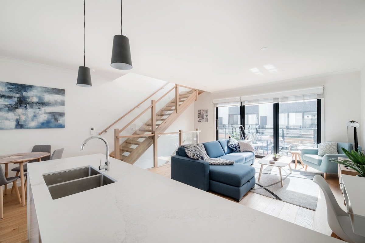 Perfect Port Melbourne Townhouse gallery image 5