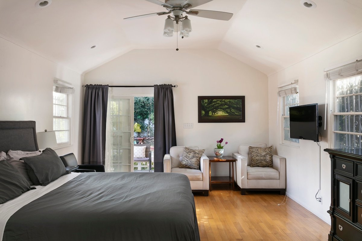 Spacious Group Travel Home gallery image 2