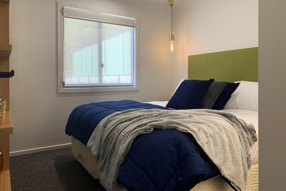 Superior Family Cabin (Sleeps 6) gallery image 4