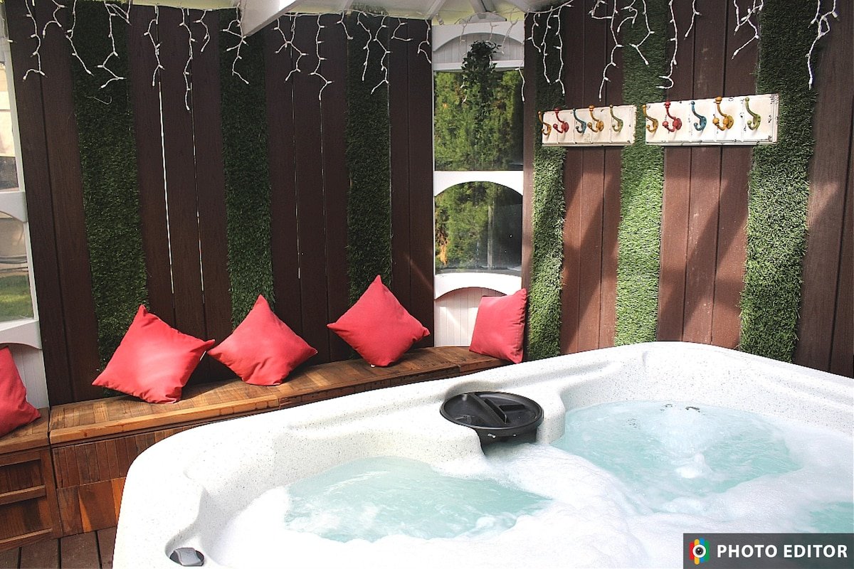 Oceanfront Luxury Oasis Jacuzzi, Gazebo, Gym, Yard gallery image 5