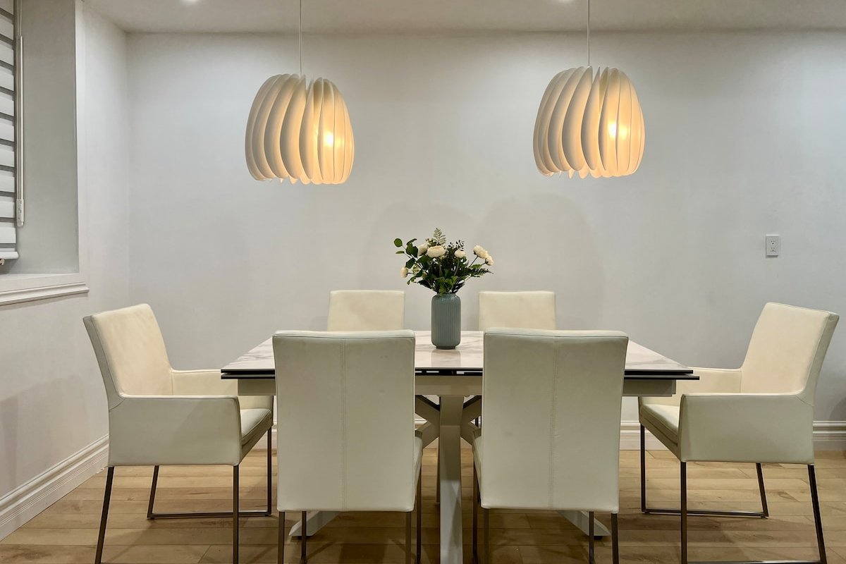 MTL downtown 3BDR 3bath 1 parking (least 31 days) gallery image 3