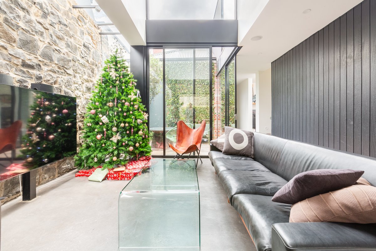 Luxury 4 Bedroom Family Home with Pool-Fitzroy