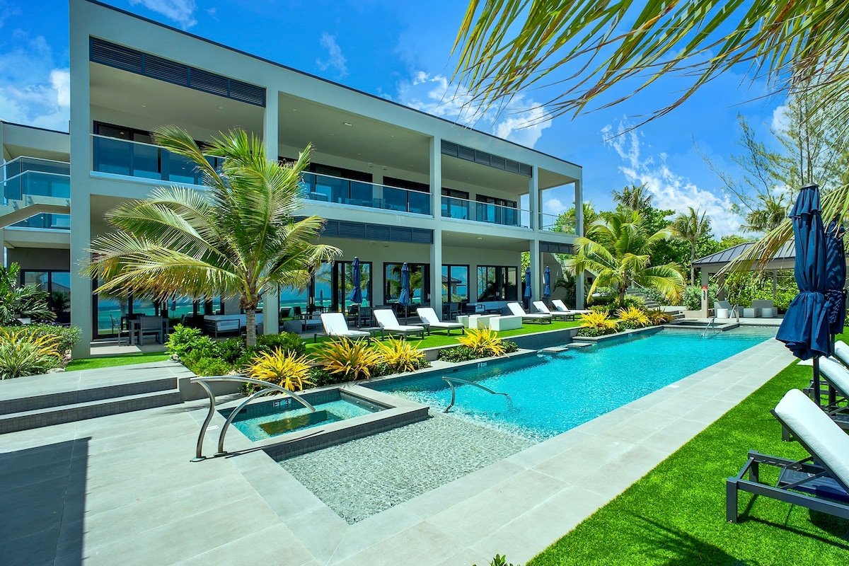 Black Urchin Villa gallery image 2