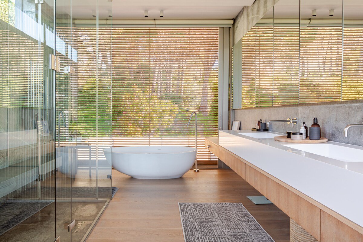 Stunning 4-Bedroom Higgovale Home with Views gallery image 3