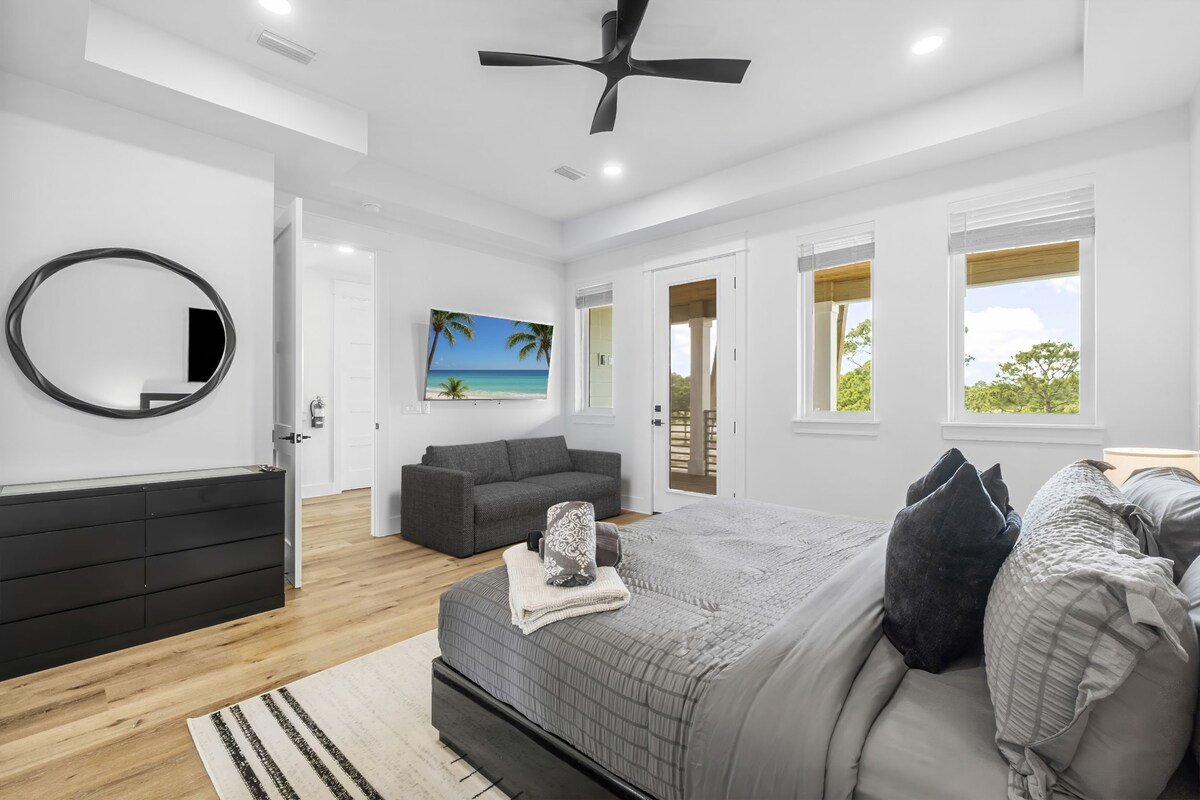 LUXE PCB | Pool, Elevator, Arcade, Grill, Sleep 16 gallery image 4