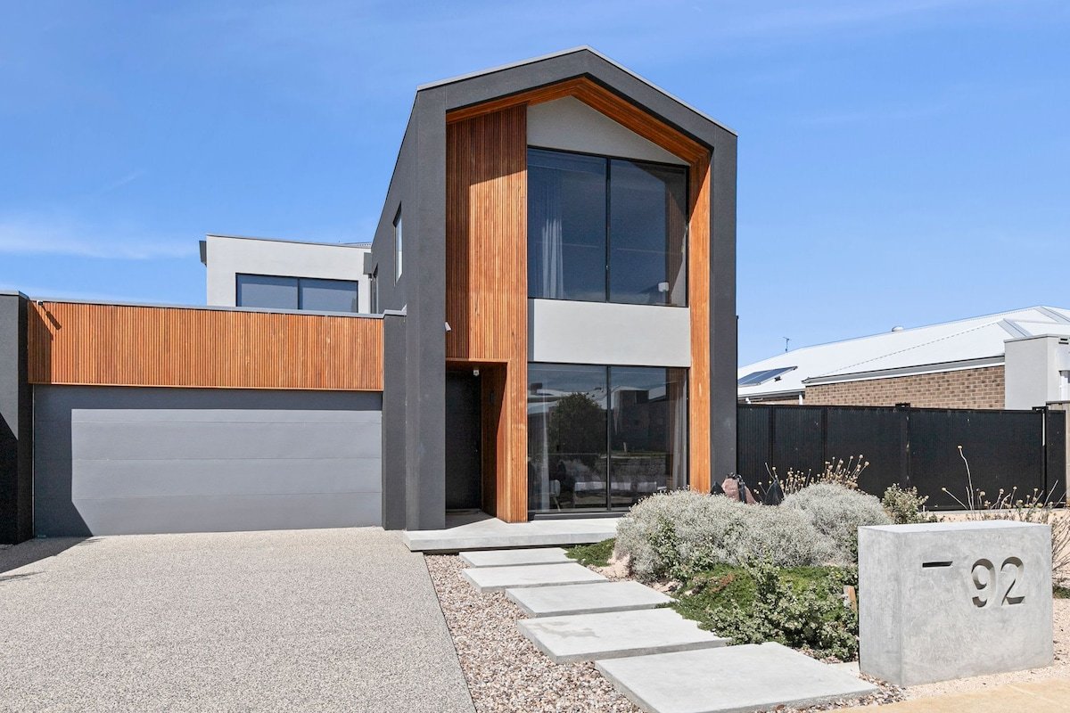 Oak Anchor I Luxury Ocean Grove Retreat gallery image 2