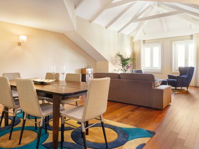 Spacious top floor apartment in the heart of Porto