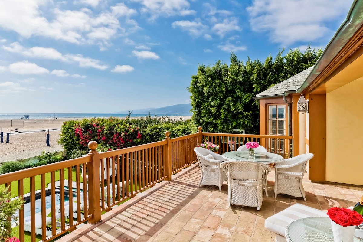 Oceanfront house on Santa Monica Beach with a pool gallery image 2