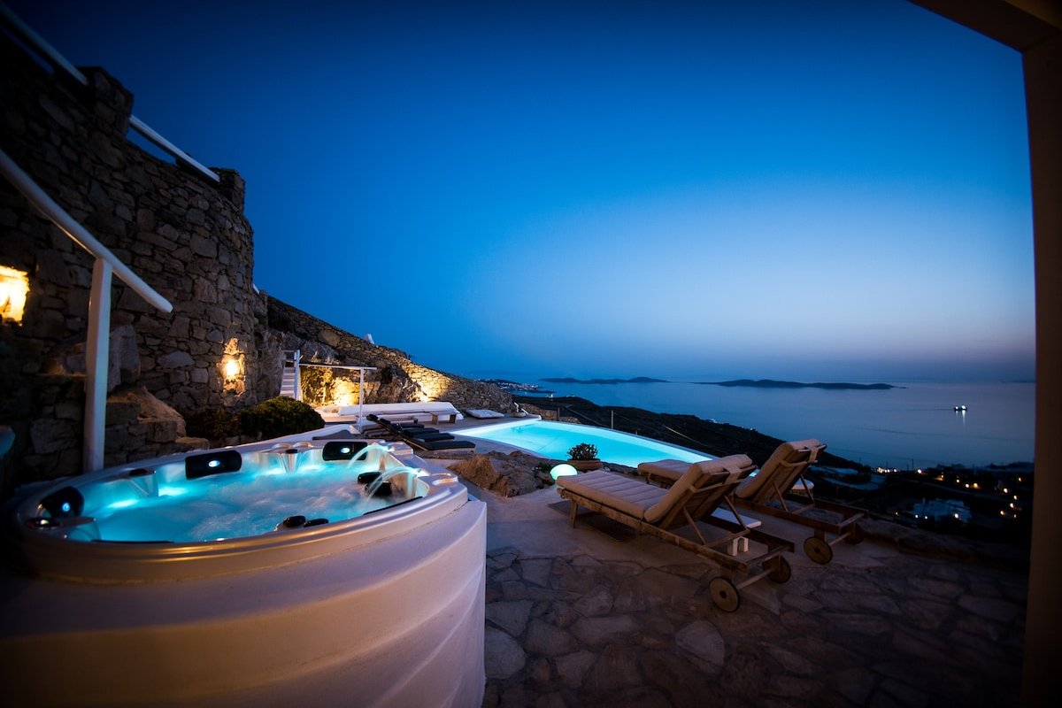 Adella Villa with Pool & Outdoor Jacuzzi gallery image 2