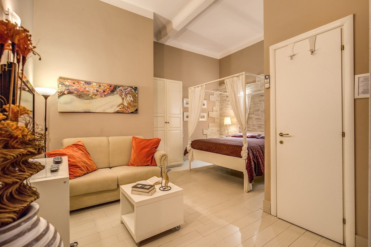 Large Home for Families & Groups near Colosseum gallery image 2