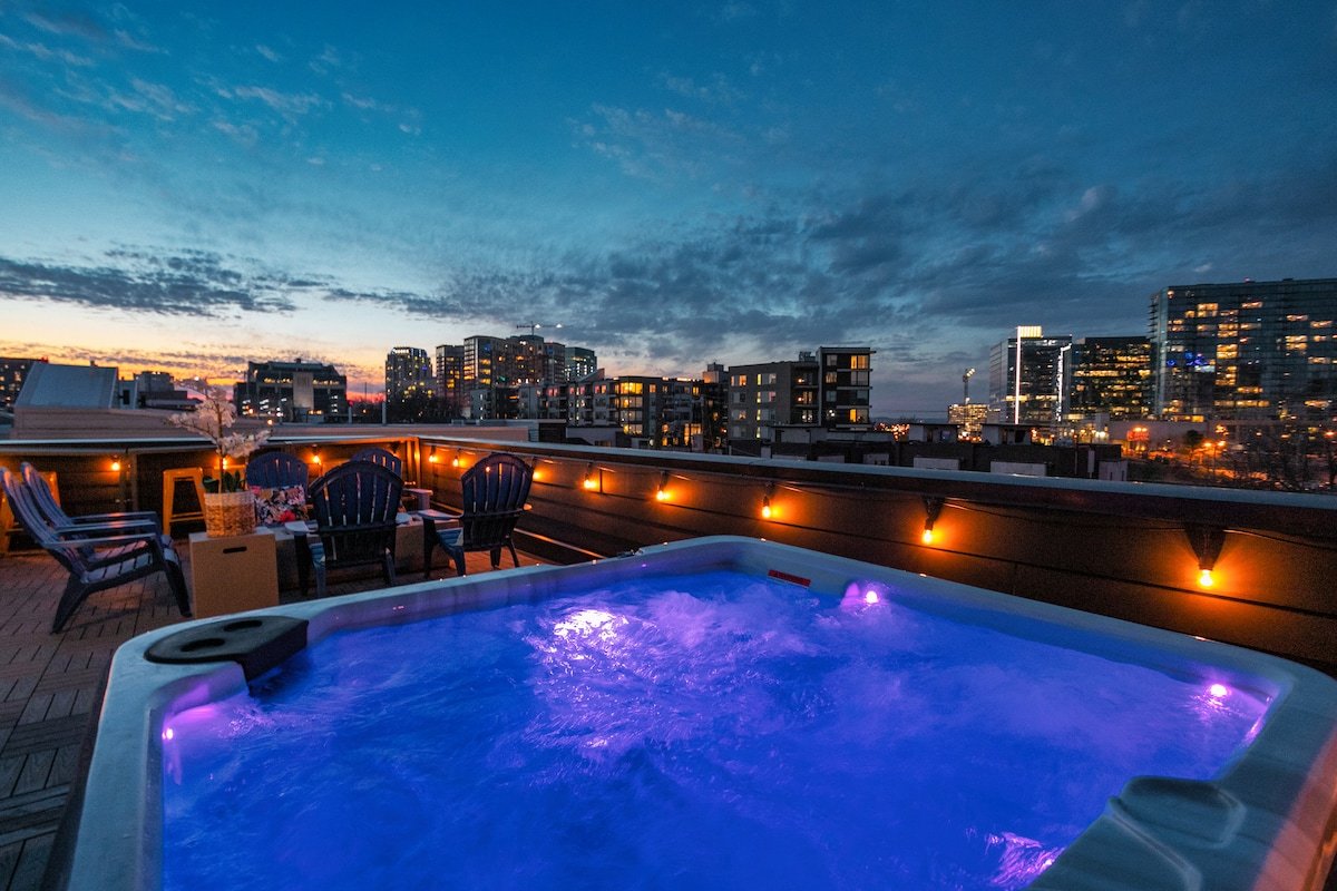 Gulch Walkable- Rooftop/Hot Tub! gallery image 2