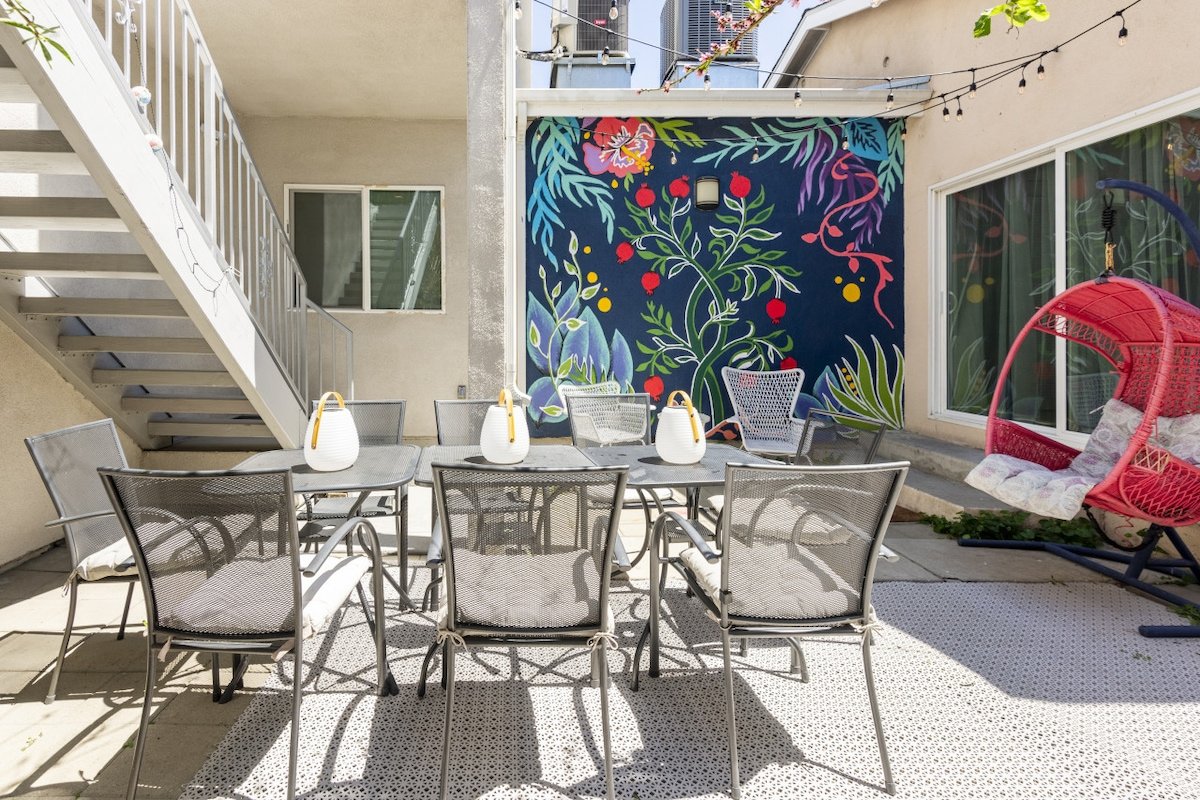 Encino Garden Escape- 4 BD/3 BR, 2 King beds gallery image 2