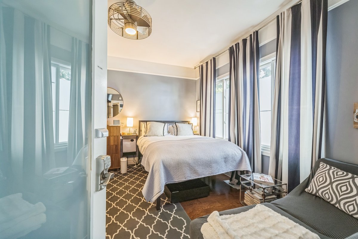 Guest Loved – 2 Ensuite Baths-Walkable & Central gallery image 4