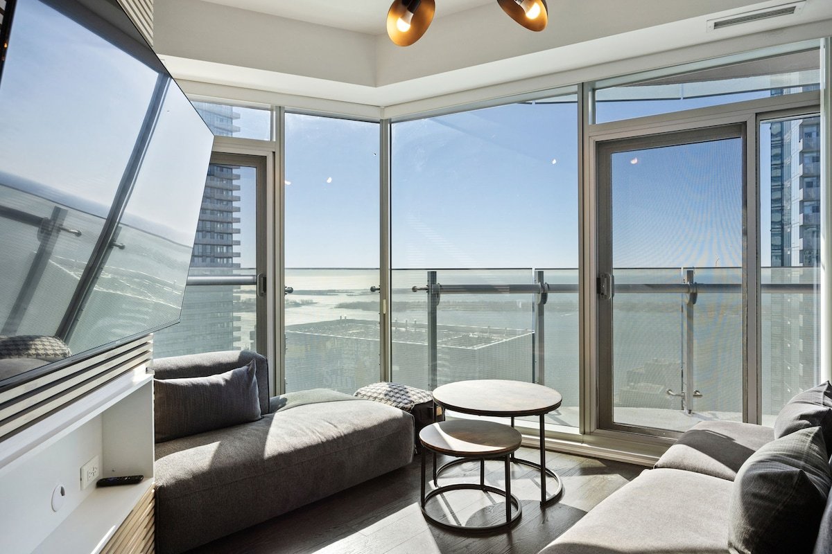 3 Bedroom 2 Bath Waterfront Condo w Free Parking gallery image 3