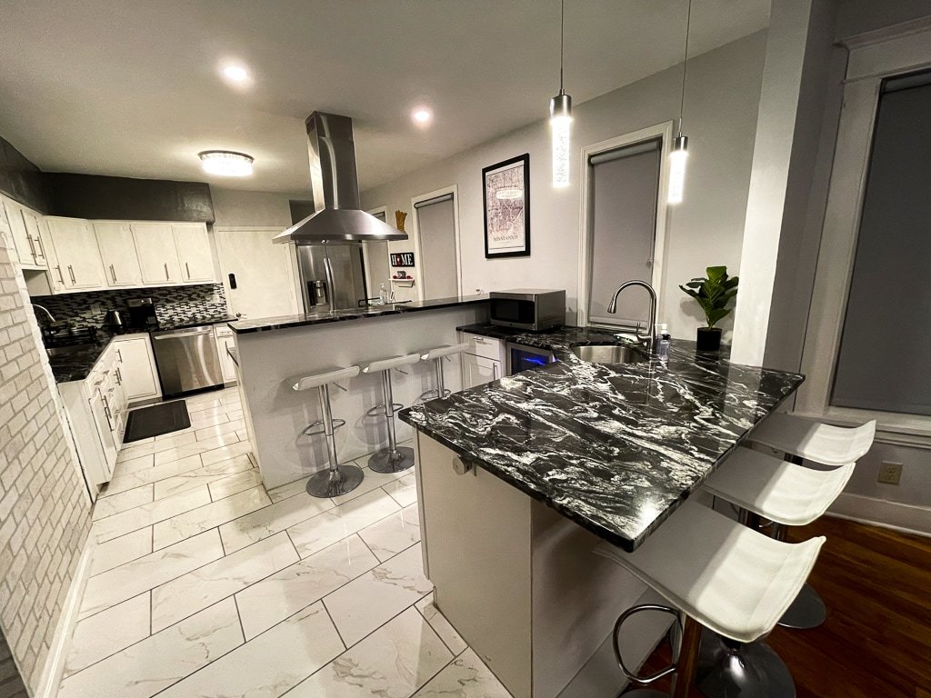 Entire Pleasant Mansion 9BR UT/DT By Lux Life gallery image 2