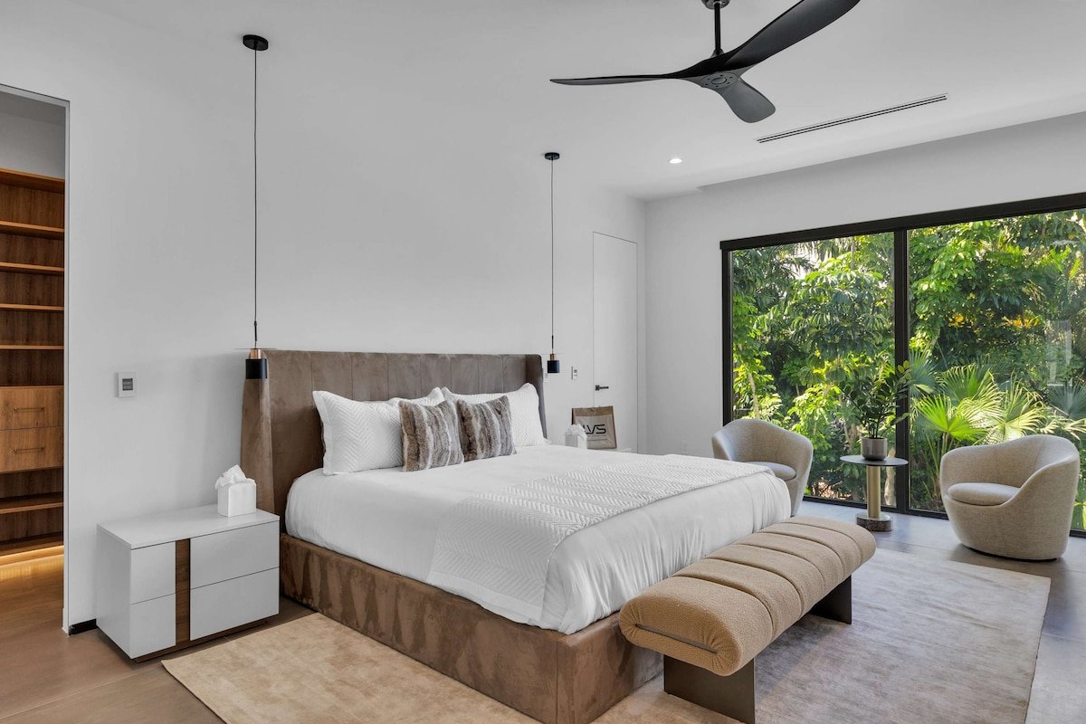 LVS Enclave- Brand New Luxe Las Olas Beach Villa gallery image 4