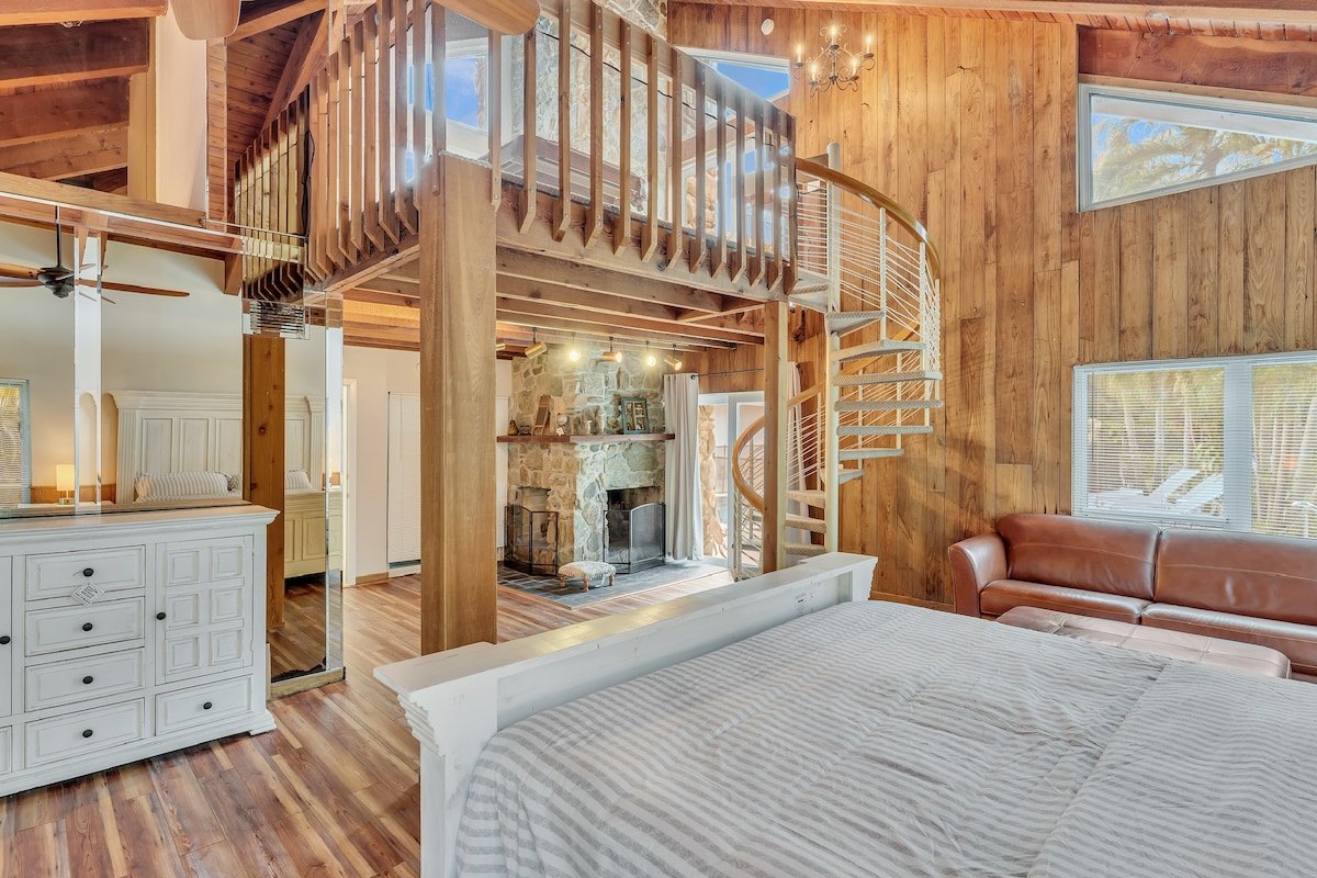 Large 3 bedroom heated pool large Yard gallery image 3