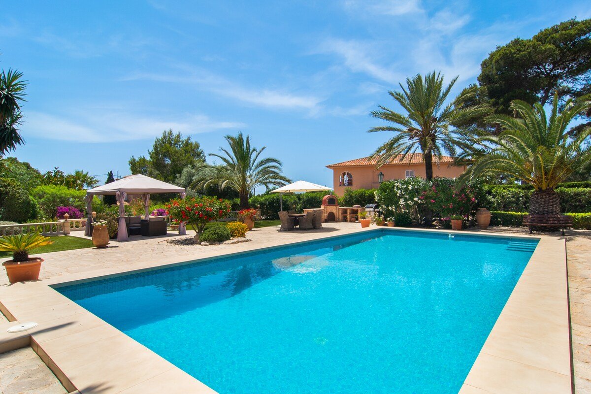 Hideaway with 100m² Pool in a Green Oasis gallery image 5