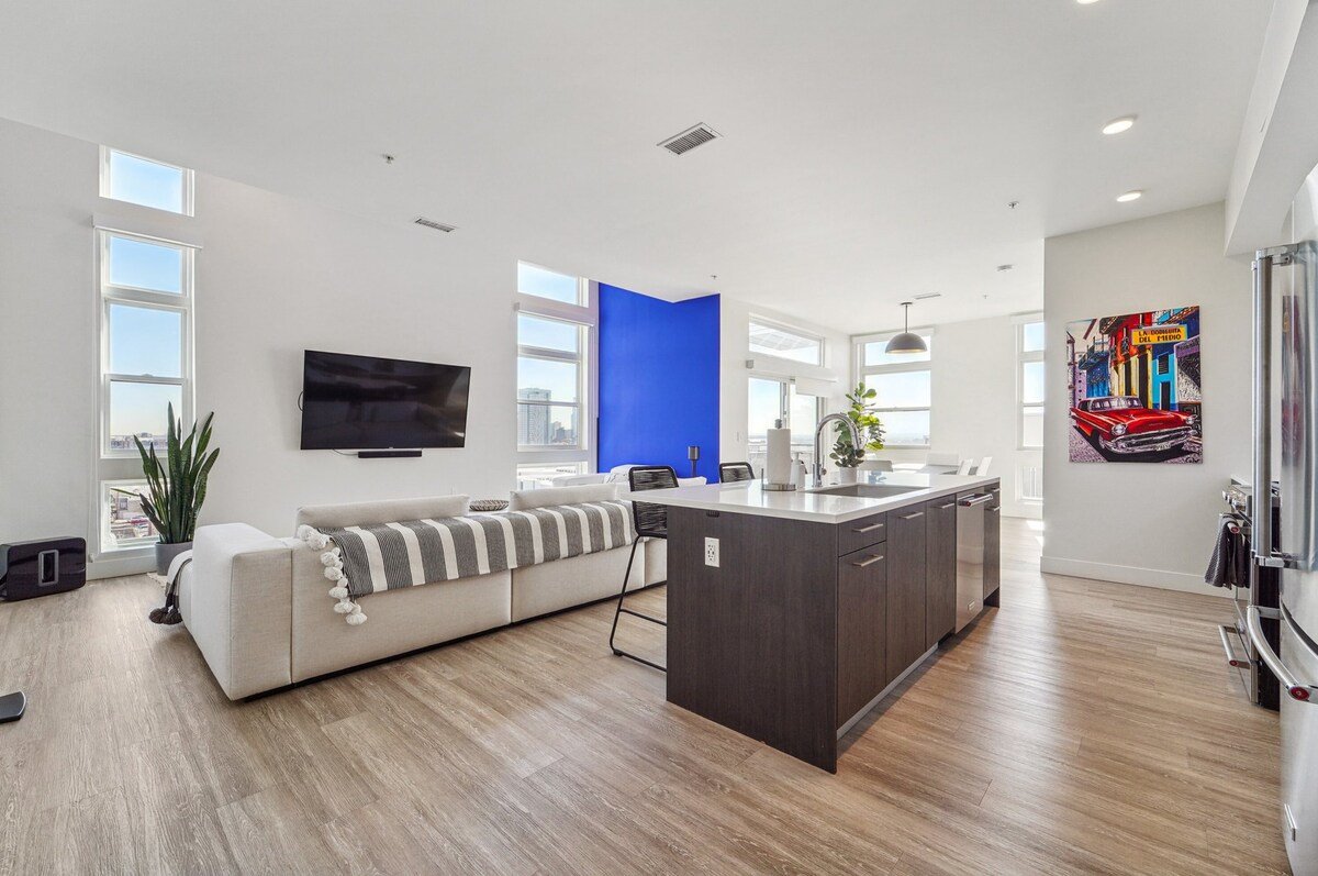 Penthouse w/ Garage + EV Spot gallery image 5