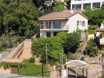 Villa with sea views, private pool, near beach