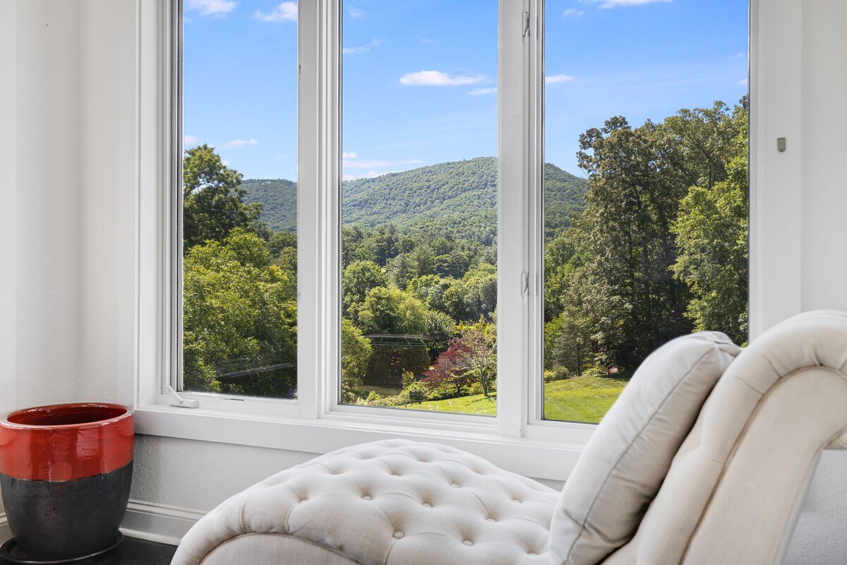 Luxury Estate + Hot Tub + Biltmore Pass gallery image 4