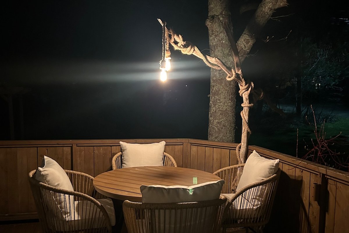 Queen of the Bluff: coastal cottage charm gallery image 4