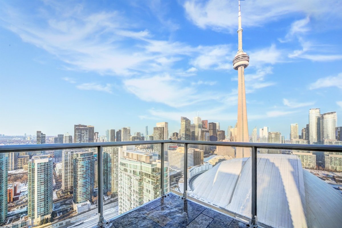 Luxury Penthouse w BREATHTAKING CN TOWER Views! gallery image 3