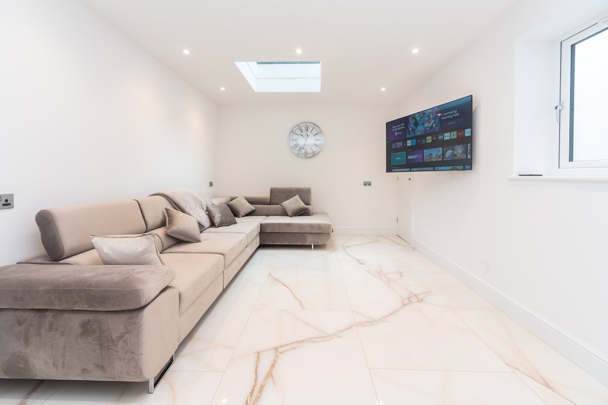 Beautiful London home & Terrace, central location gallery image 3