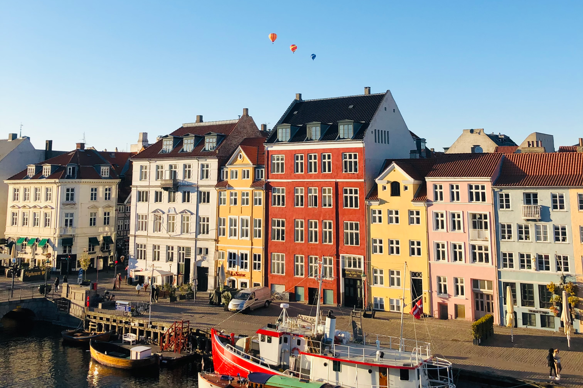 Udsigt direkte til den smukke Nyhavn