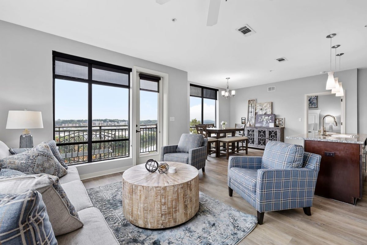 Luxurious Downtown High floor Corner-2bd2bth-#520 gallery image 5