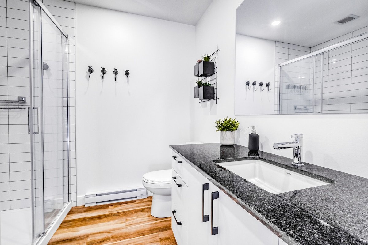 The Caiman 907- Perfect for 6-8 people gallery image 5