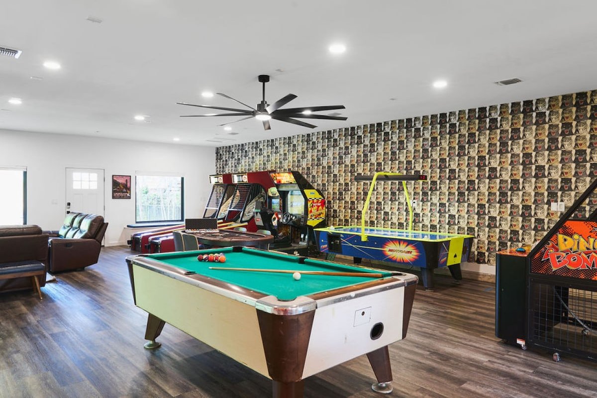 Zilker Arcade home w/ Heated Pool! gallery image 3