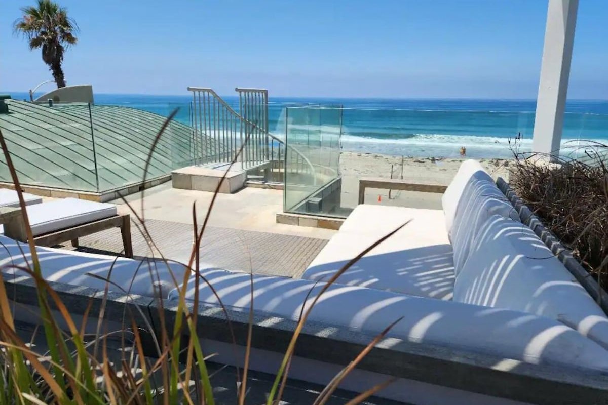 Oceanfront Condo 2/2 | Hot Tub | Private Roof Deck gallery image 2