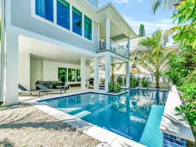 Coming in Hot! Rooftop Views, Pool and Spa!