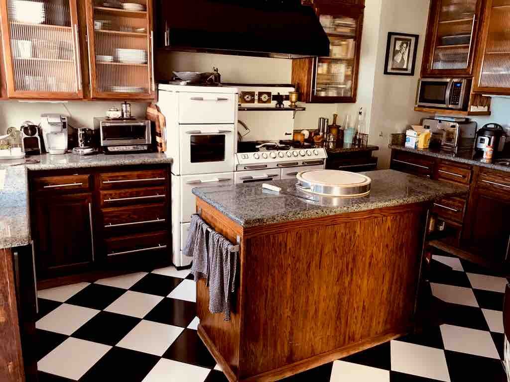 Perfect Lux Mod 1930 Designer Home Views – 30 day+ gallery image 4