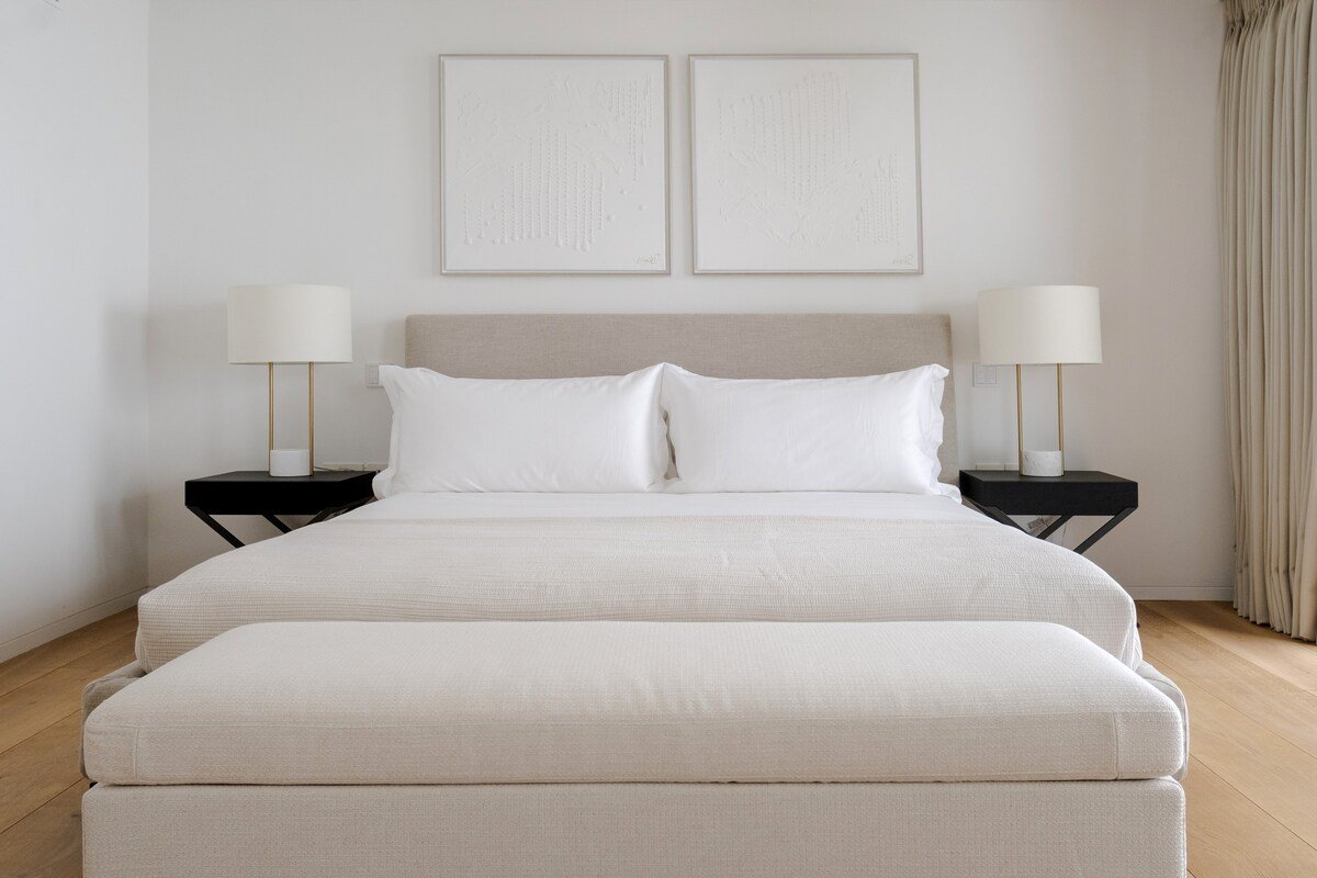 Stylish Notting Hill Home with AC and Cinema Room gallery image 3