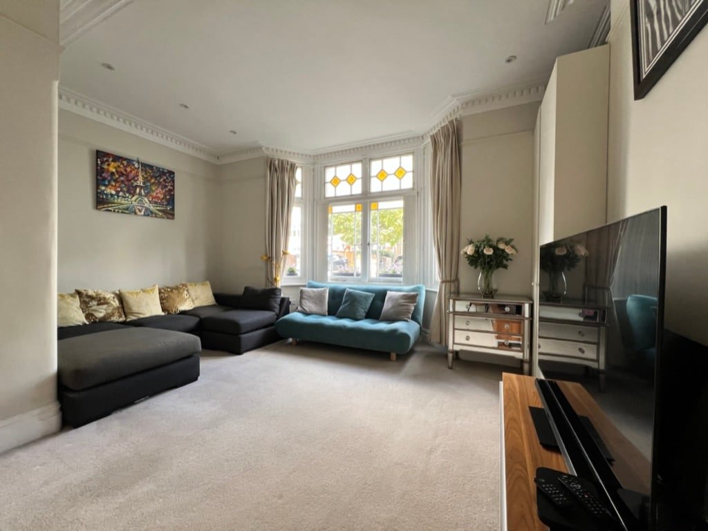 Wimbledon Tennis Retreat + London Holiday Home gallery image 4