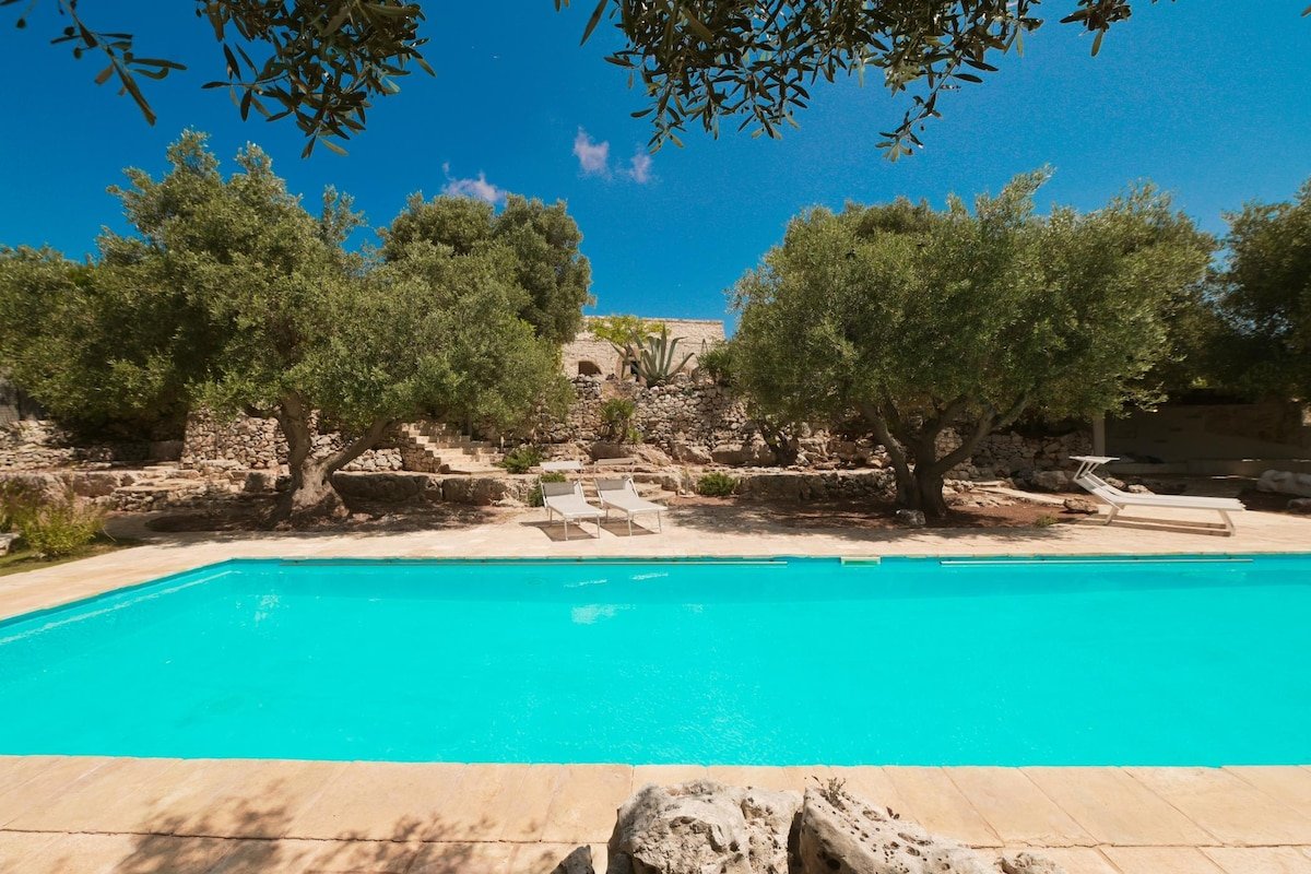 Trullo Agapanthus with Panoramic Pool gallery image 2