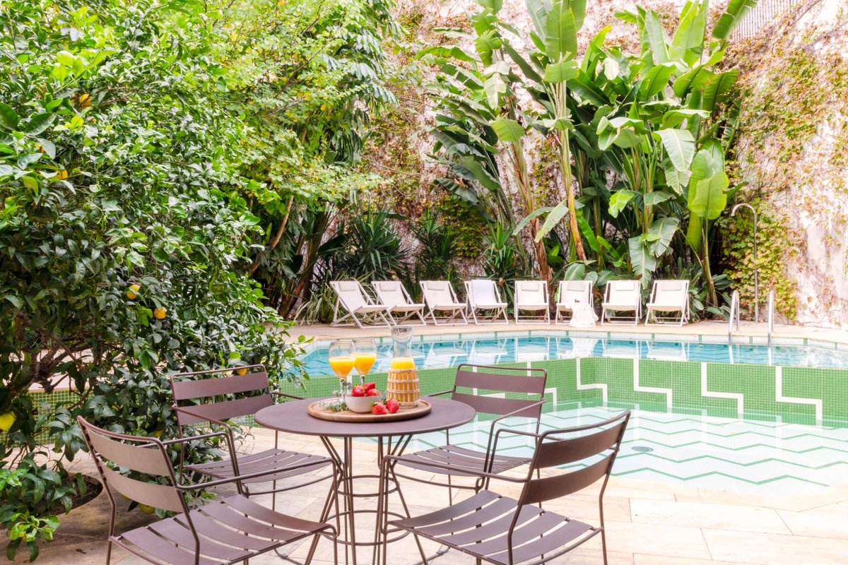 Brand new 2 bedrooms apartment with garden & pool