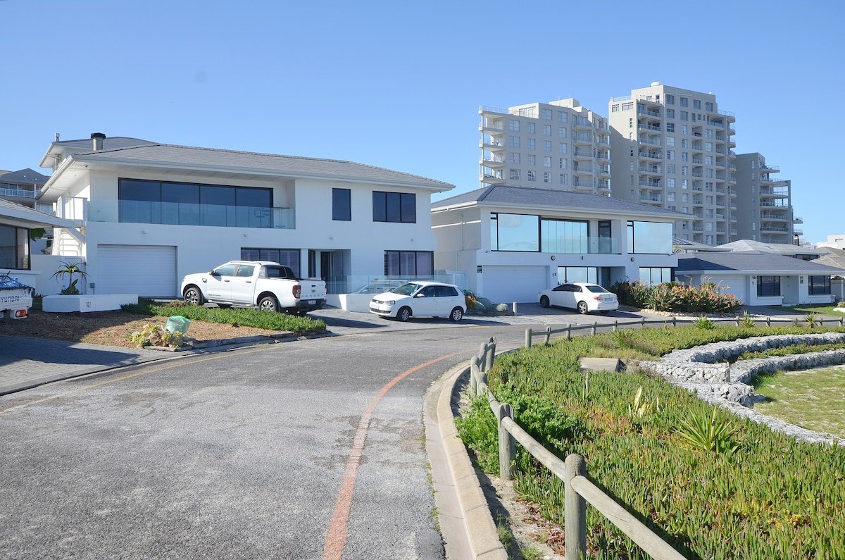 Blouberg beachfront escape gallery image 2