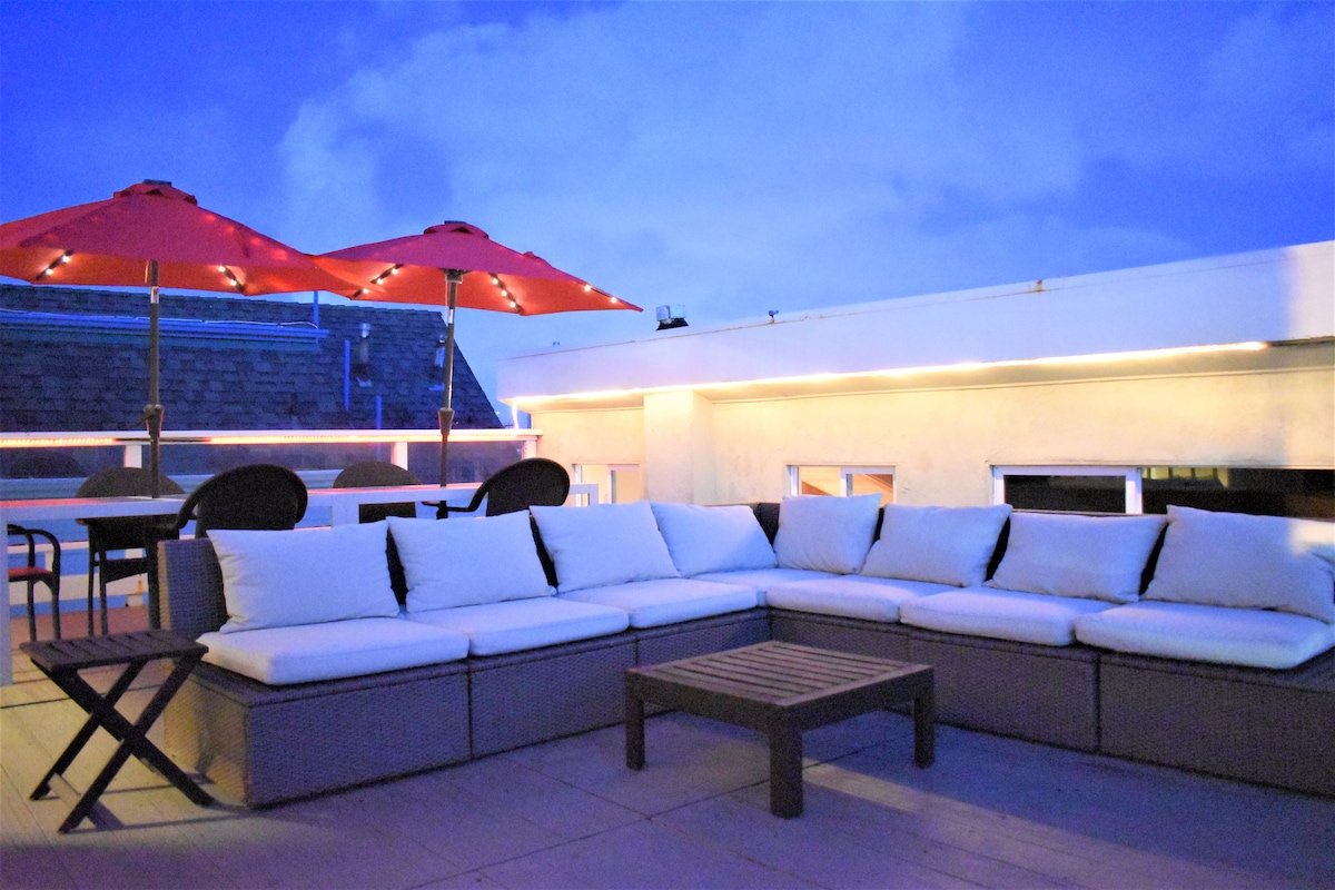 Luv Oceanside Views-1 House to Beach-2 King Beds! gallery image 3