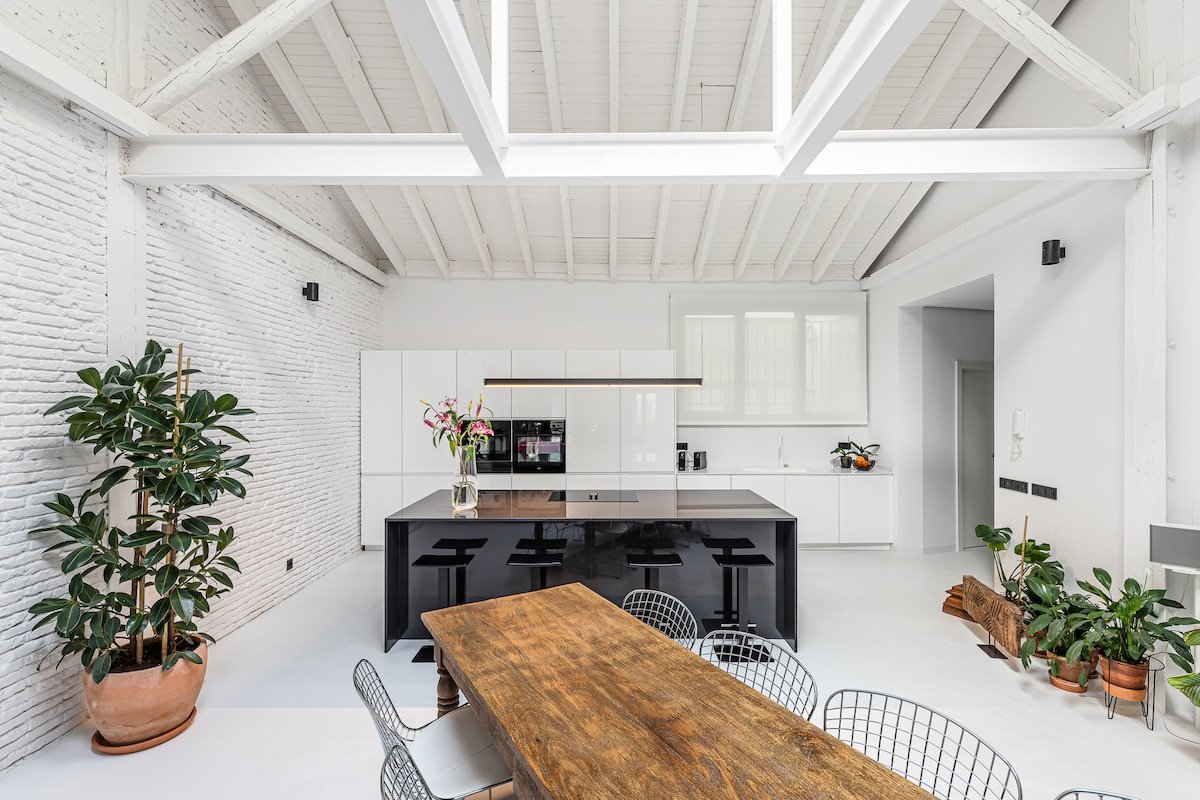 Gorgeous LOFT in SOL *4BD/4BTH in suite* gallery image 4